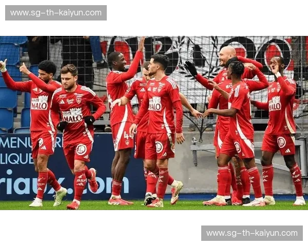 法甲激战:斯特拉斯堡vs雷恩,梅纳乌球场的意志碰撞与技术博弈 法甲激战:斯特拉斯堡vs雷恩,梅纳乌球场的意志碰撞与技术博弈